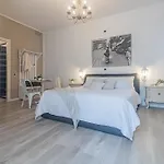 Thea - Centro Storico 4*