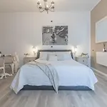 Aparthotel Thea - Centro Storico 4*