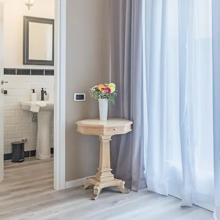 Thea - Centro Storico 4* Μόνζα
